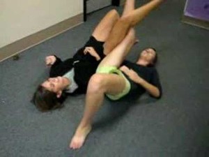 women_legwrestling